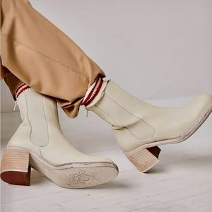 Free People Essential Chelsea Boots EUC
